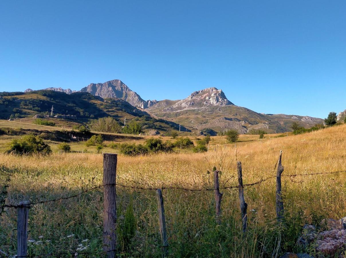 Turismo En Babia Bajo Los Nidos サン・エミリアーノ エクステリア 写真