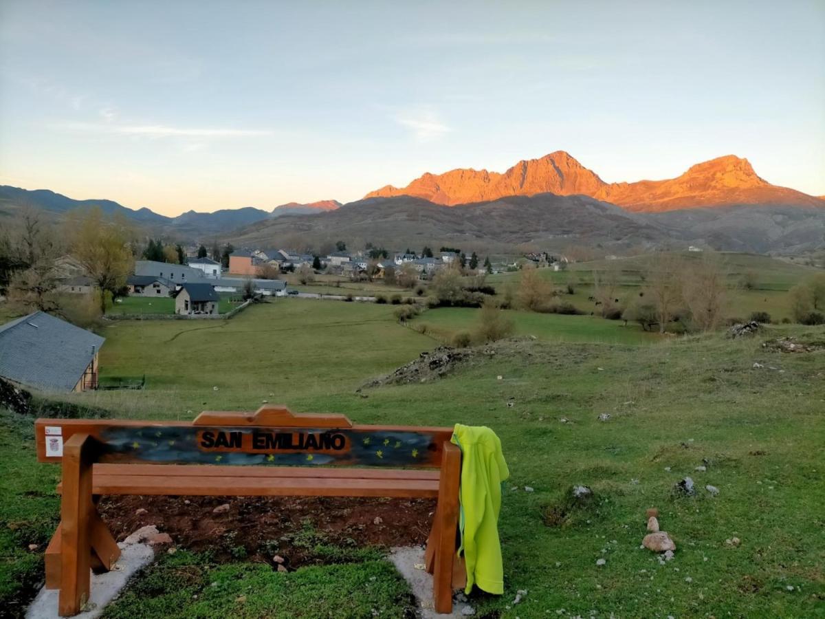 Turismo En Babia Bajo Los Nidos サン・エミリアーノ エクステリア 写真